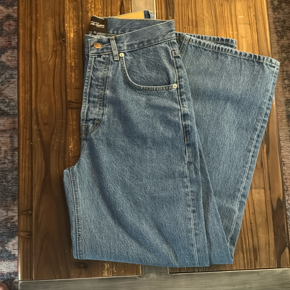 Uncle Studio- THE BAGGY JEAN. Medium wash. Size 28